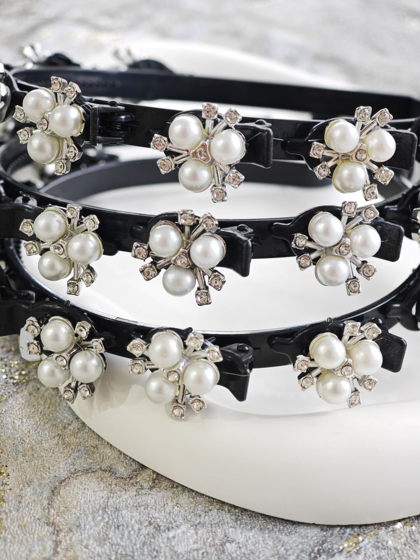 İNCİ DETAYLI TAŞLI PENS MANDAL TAÇ