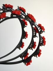 KIRMIZI FİYONK MODEL PENS MANDALLI TAÇ