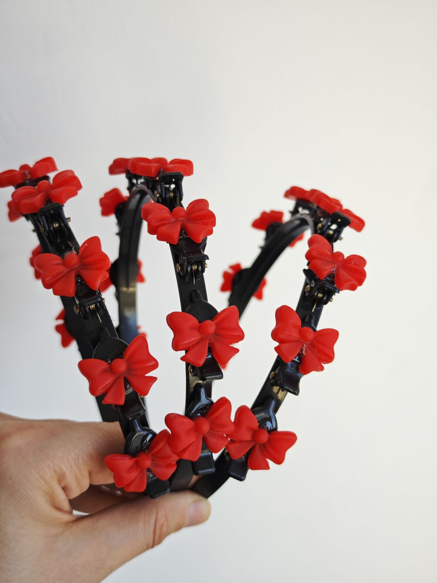 KIRMIZI FİYONK MODEL PENS MANDALLI TAÇ