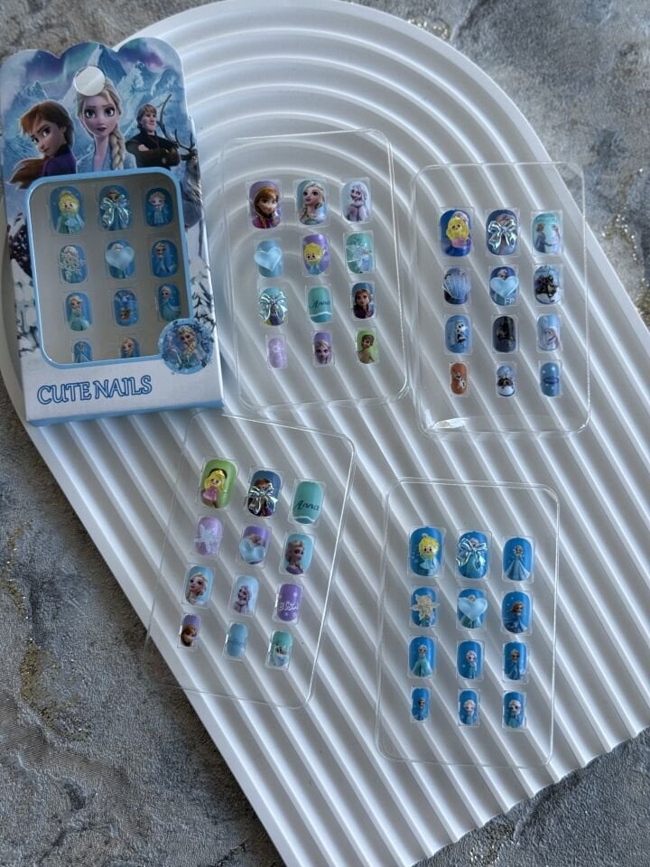 ELSA MODEL ÇOCUK TAKMA TIRNAK