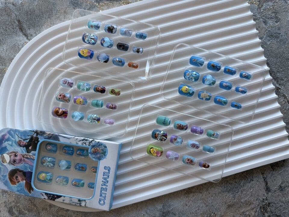 ELSA MODEL ÇOCUK TAKMA TIRNAK