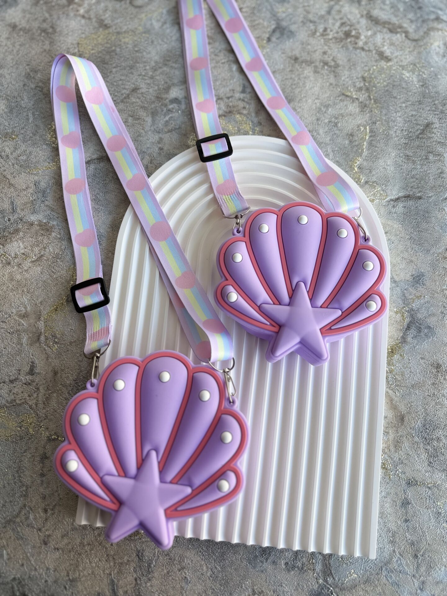 İSTİRİDYE MODEL SİLİKON ÇOCUK ÇANTASI