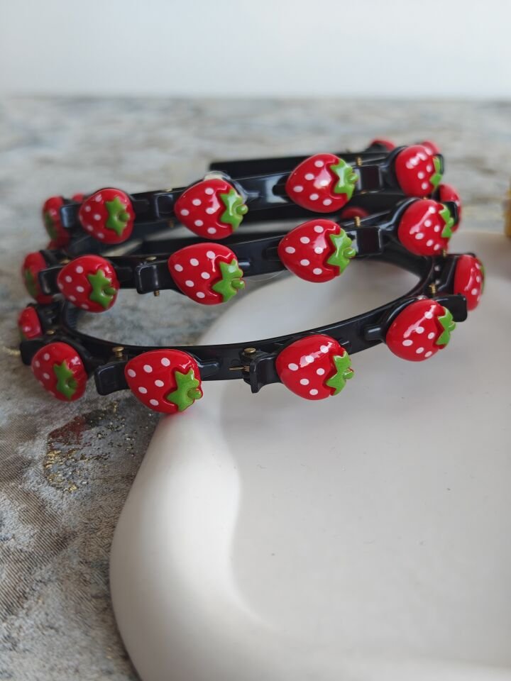 ÇİLEK MODEL PENS MANDAL SAÇ BÜKÜCÜ TAÇ