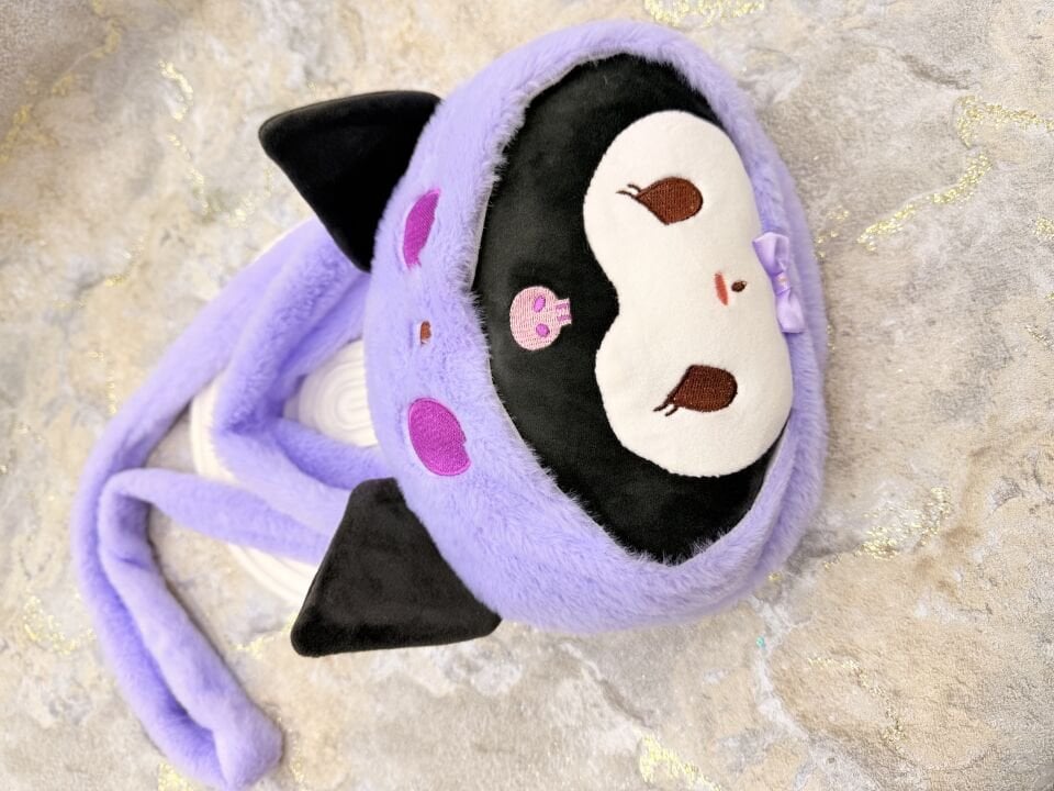 KUROMİ MODEL PELUŞ ORTA BOY ÇANTA YANDAN TAKMALI