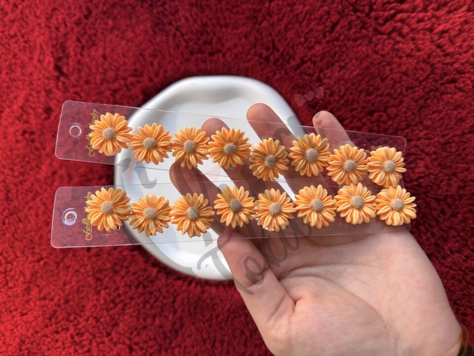 AYÇİÇEĞİ MODEL BÜYÜK BOY 8 Lİ KART SAÇ KÜPESİ