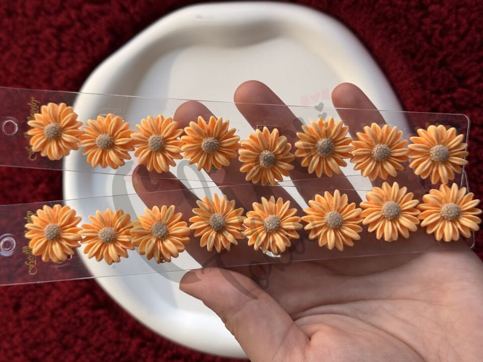 AYÇİÇEĞİ MODEL BÜYÜK BOY 8 Lİ KART SAÇ KÜPESİ