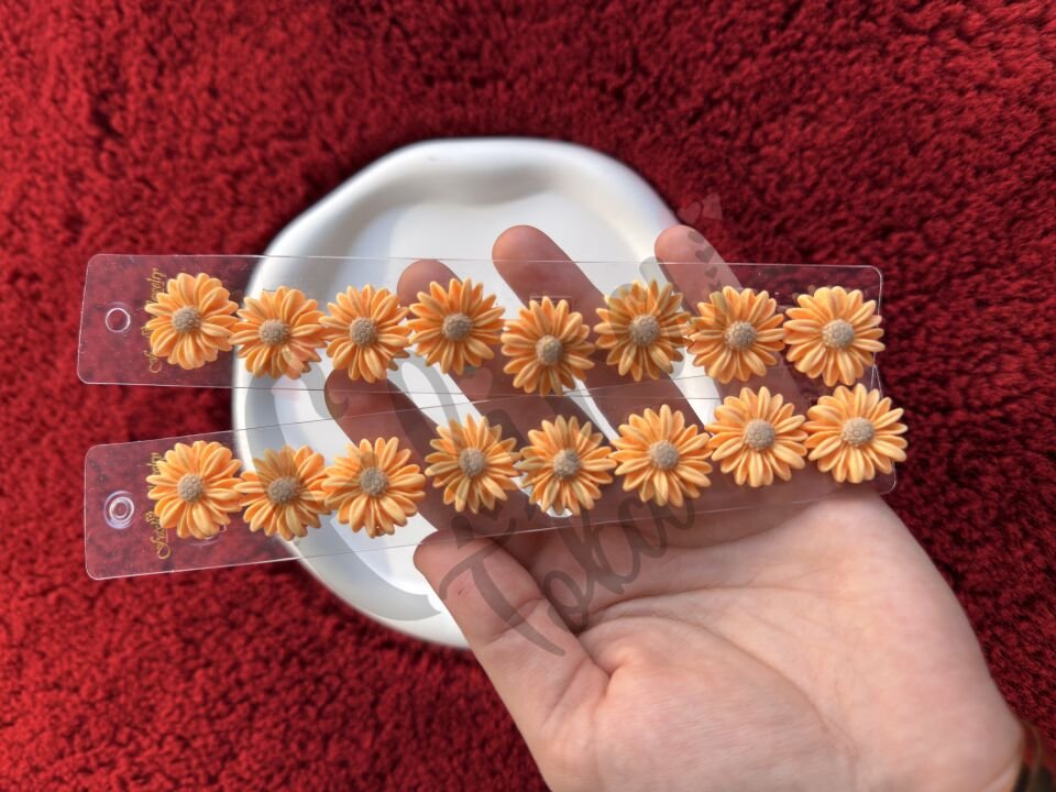 AYÇİÇEĞİ MODEL BÜYÜK BOY 8 Lİ KART SAÇ KÜPESİ