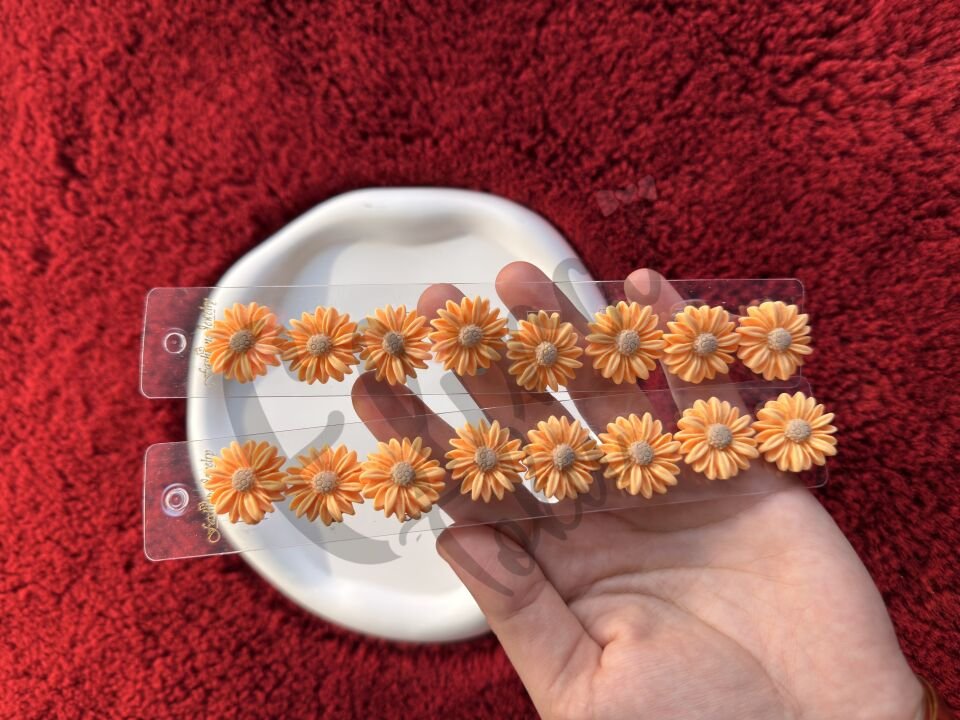 AYÇİÇEĞİ MODEL BÜYÜK BOY 8 Lİ KART SAÇ KÜPESİ