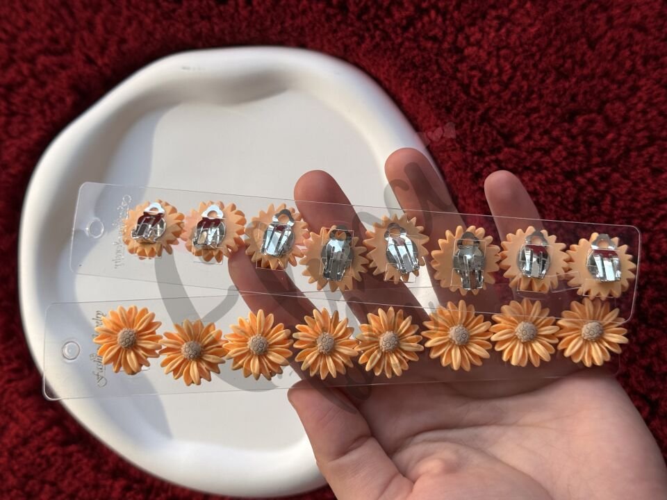 AYÇİÇEĞİ MODEL BÜYÜK BOY 8 Lİ KART SAÇ KÜPESİ