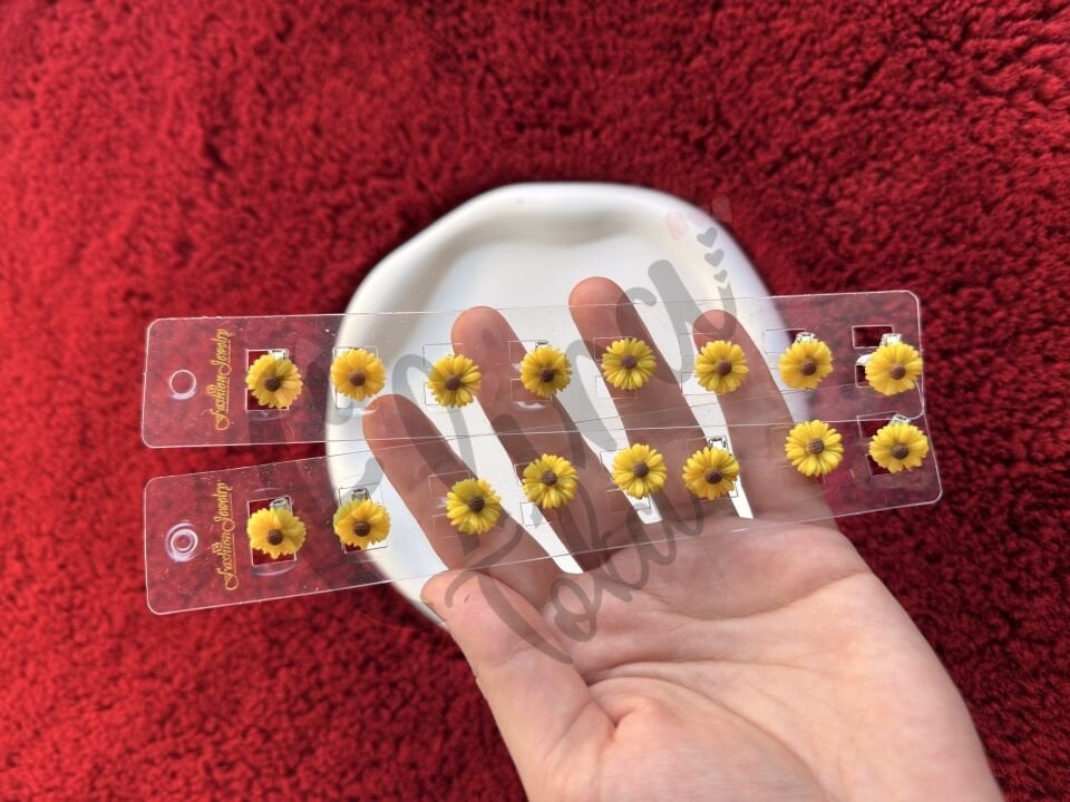 SARI MİNİ PAPATYA SAÇ KÜPESİ 8 Lİ KART