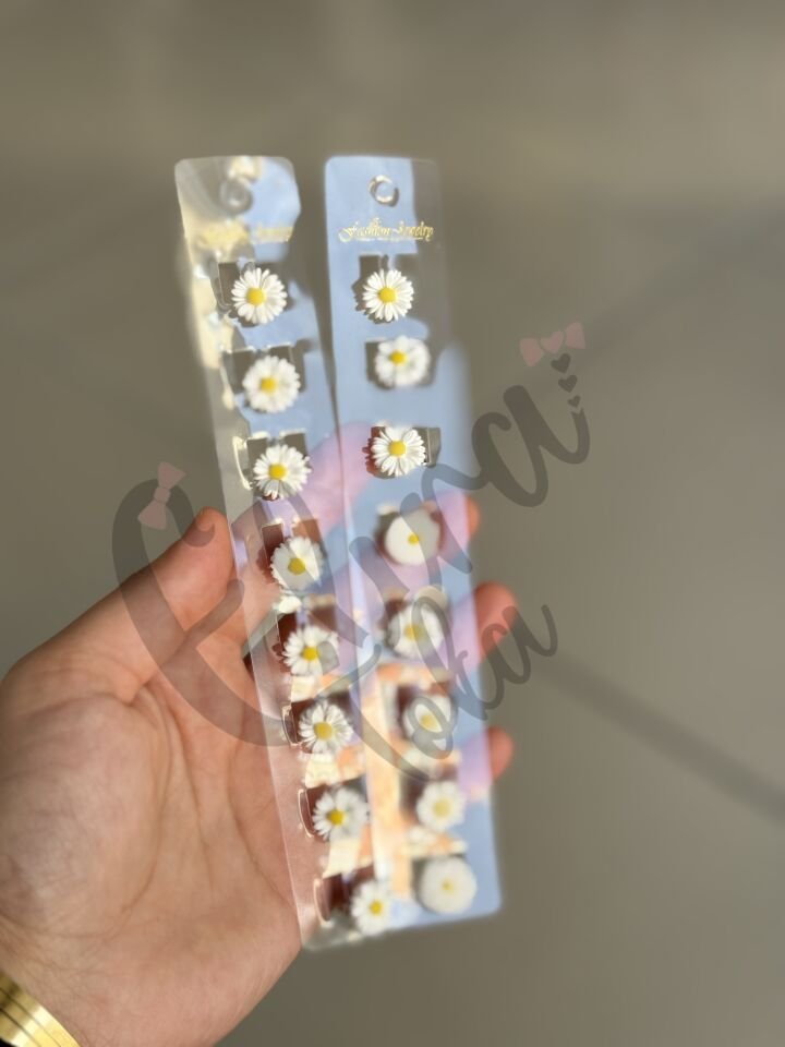 MİNİ BOY PAPATYA SAÇ KÜPESİ 8 Lİ KART