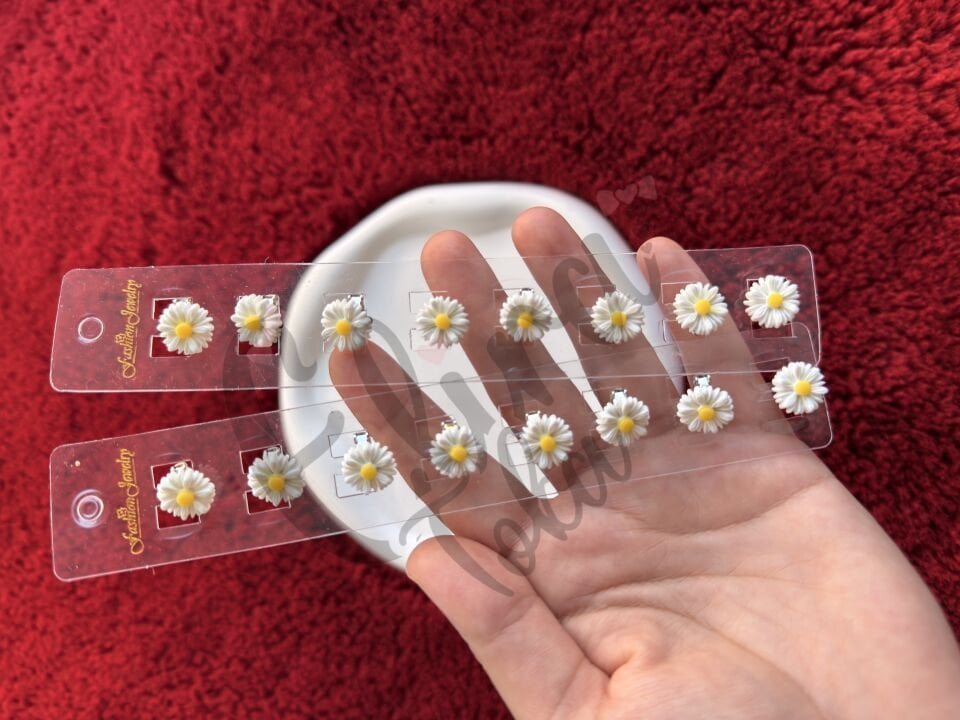 MİNİ BOY PAPATYA SAÇ KÜPESİ 8 Lİ KART