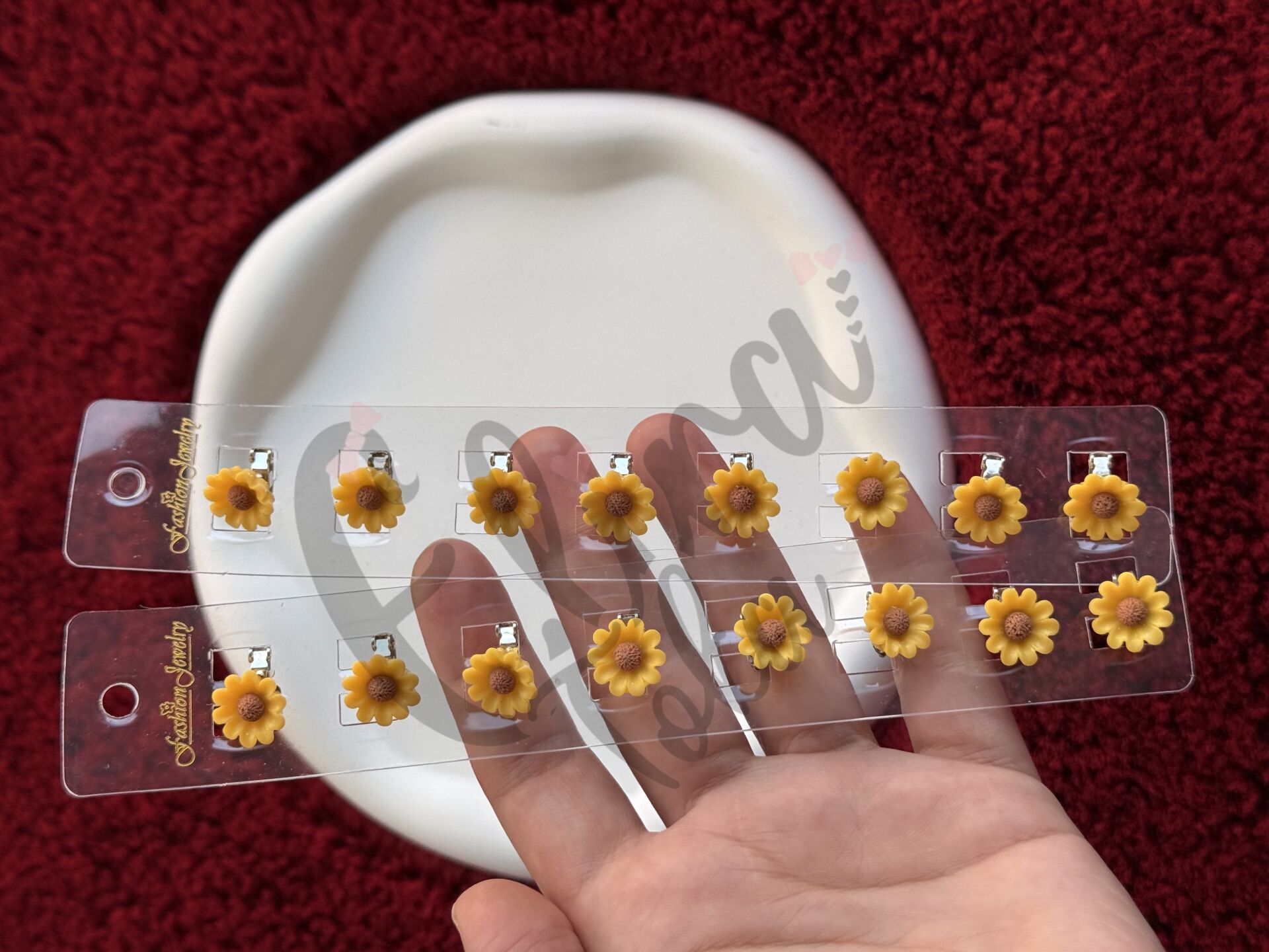 SARI RENK MİNİ PAPATYA SAÇ KÜPESİ 8 Lİ KART