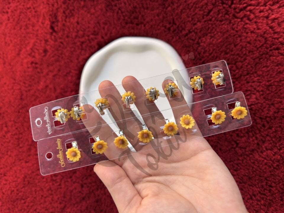 SARI RENK MİNİ PAPATYA SAÇ KÜPESİ 8 Lİ KART