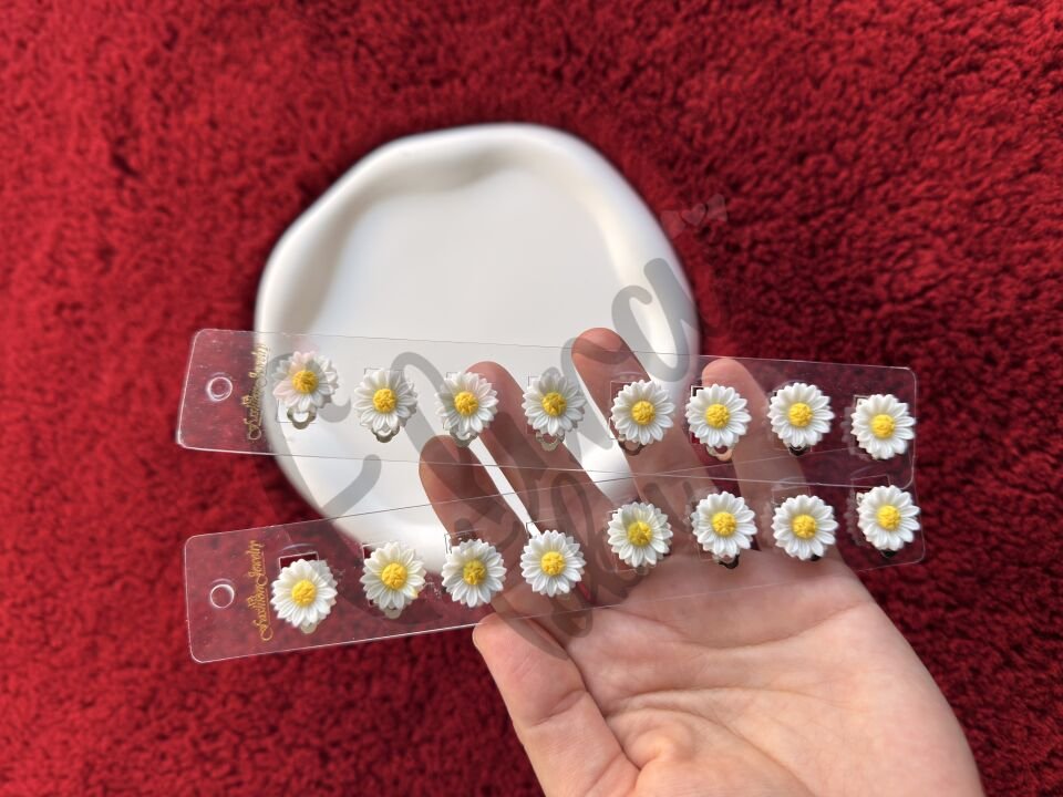 BEYAZ PAPATYA MODEL 8 Lİ SAÇ KÜPESİ SÜSÜ