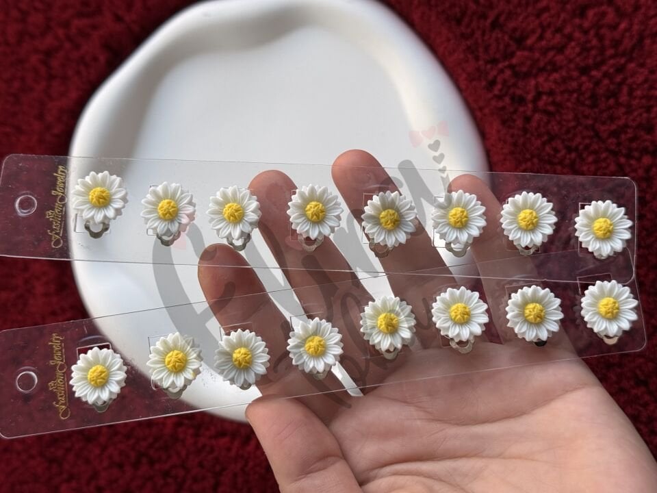 BEYAZ PAPATYA MODEL 8 Lİ SAÇ KÜPESİ SÜSÜ