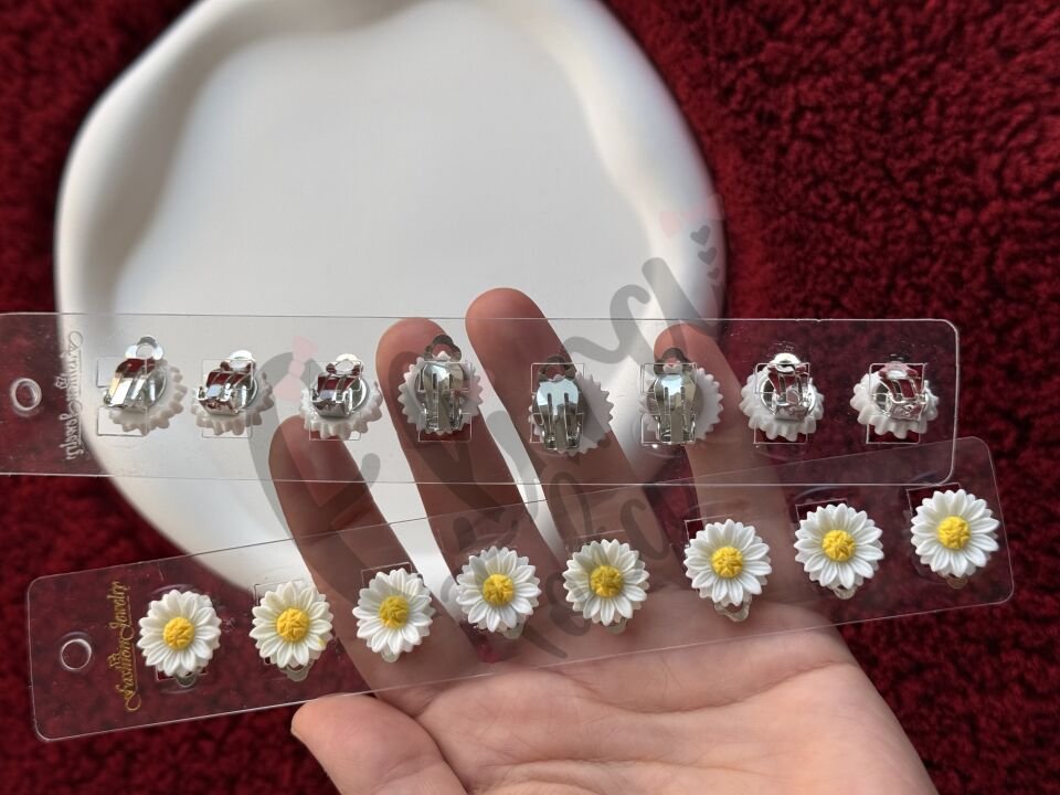 BEYAZ PAPATYA MODEL 8 Lİ SAÇ KÜPESİ SÜSÜ